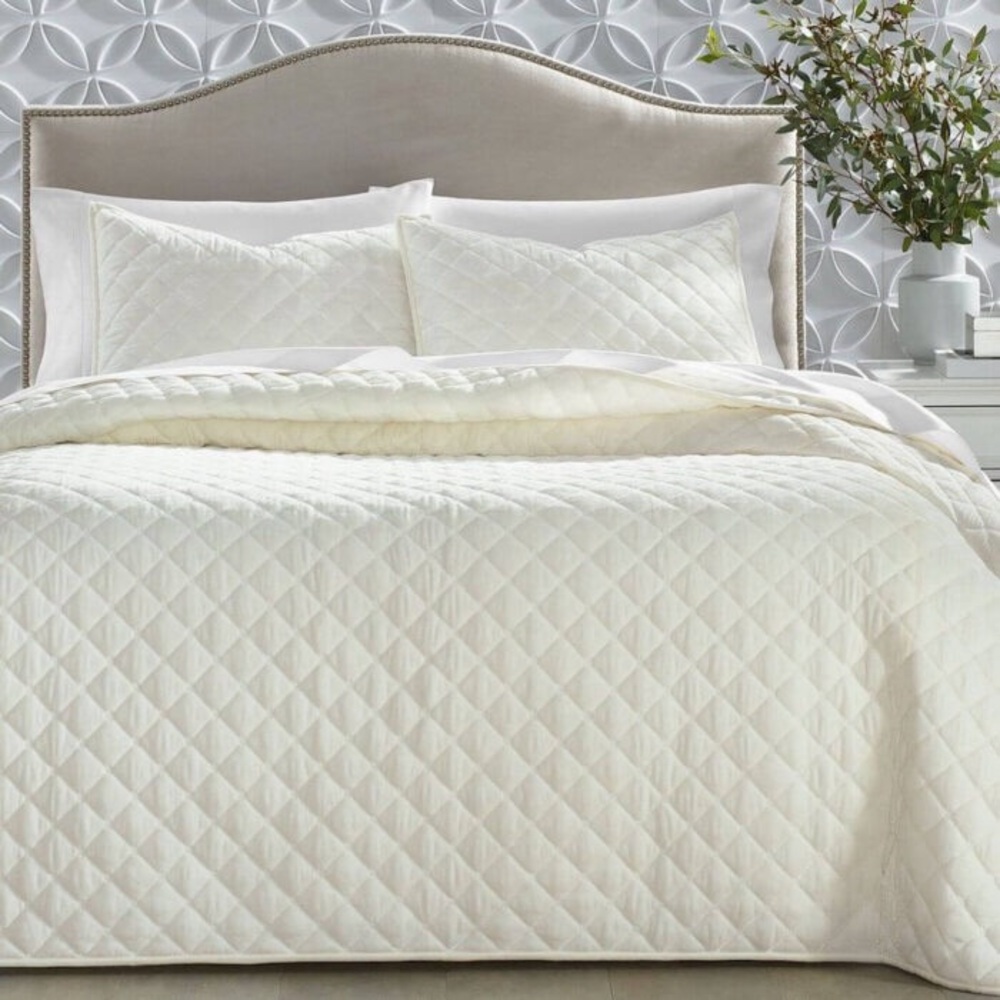 Martha Stewart Tufted Velvet FULL / QUEEN Quilt IVORY - $300